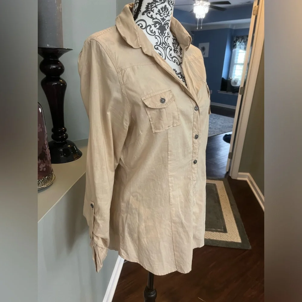 Nine West Jeans size medium tan button down shirt - Picture 2 of 9